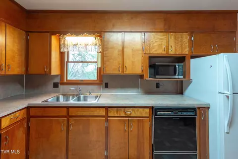 Kitchen - 110 Richard Lane Fall Branch Tn 37656, Fall Branch, TN 37656 photo 6 of 6