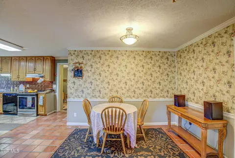 Dining - 134 Carver Crabtree Road Hampton Tn 37658, Hampton, TN 37658 photo 1 of 3
