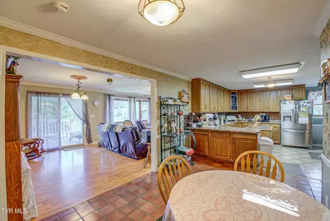 Dining - 134 Carver Crabtree Road Hampton Tn 37658, Hampton, TN 37658 photo 2 of 3