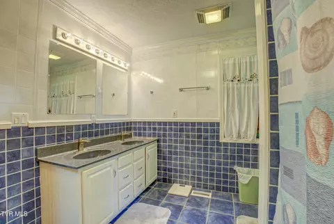 Bath - 134 Carver Crabtree Road Hampton Tn 37658, Hampton, TN 37658 photo 4 of 6