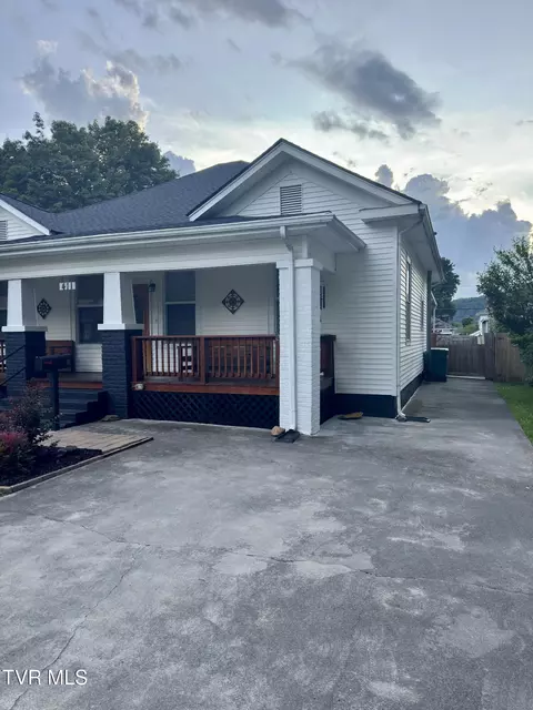 Exterior - 411 Clinchfield Avenue Erwin Tn 37650, Erwin, TN 37650 photo 3 of 11