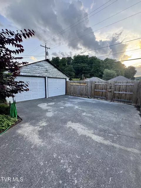 Exterior - 411 Clinchfield Avenue Erwin Tn 37650, Erwin, TN 37650 photo 9 of 11