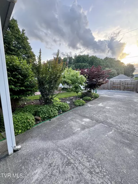 Exterior - 411 Clinchfield Avenue Erwin Tn 37650, Erwin, TN 37650 photo 8 of 11