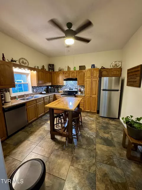 Kitchen - 411 Clinchfield Avenue Erwin Tn 37650, Erwin, TN 37650 photo 2 of 2