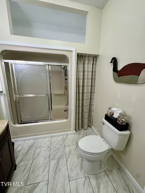 Bath - 411 Clinchfield Avenue Erwin Tn 37650, Erwin, TN 37650 photo 2 of 5