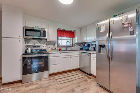 Kitchen - 100 Democrat Road Mohawk Tn 37810, Mohawk, TN 37810 photo 3 of 3