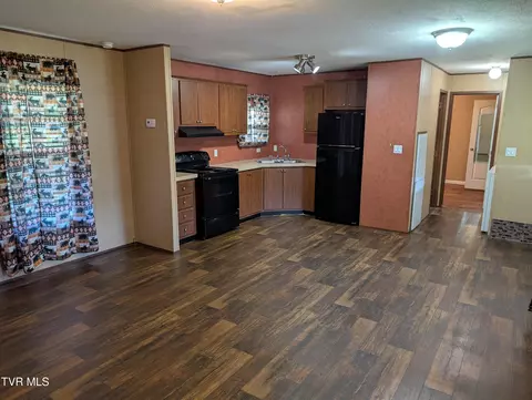 Living - 204 Spring Street Hampton Tn 37658, Hampton, TN 37658 photo 1 of 5