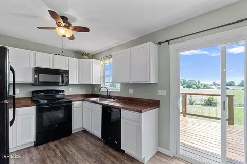Kitchen - 3500 Old Stage Road Chuckey Tn 37641, Chuckey, TN 37641 photo 1 of 2