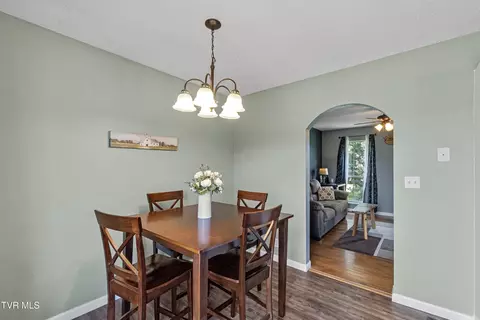 Dining - 3500 Old Stage Road Chuckey Tn 37641, Chuckey, TN 37641 photo 3 of 4