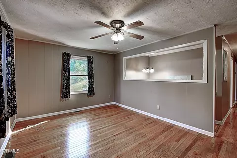 Living - 120 Russell Lane Hampton Tn 37658, Hampton, TN 37658 photo 1 of 2