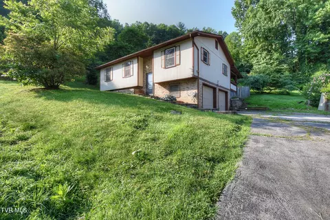 120 Russell Lane Hampton Tn 37658, Hampton, TN 37658