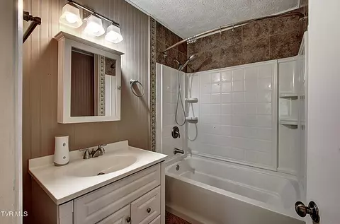 Bath - 120 Russell Lane Hampton Tn 37658, Hampton, TN 37658 photo 2 of 2