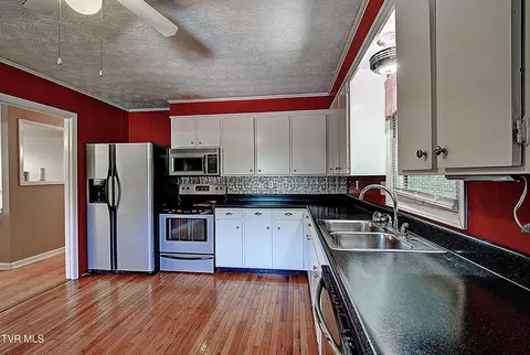 Kitchen - 120 Russell Lane Hampton Tn 37658, Hampton, TN 37658 photo 2 of 3