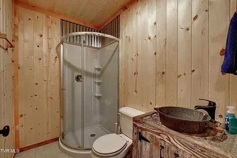 Bath - 231 Kaitlin Road Hampton Tn 37658, Hampton, TN 37658 photo 2 of 3