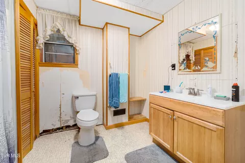 Bath - 142 Parker Street Erwin Tn 37650, Erwin, TN 37650 photo 3 of 3