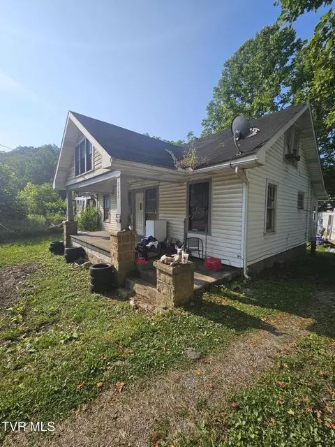 8102 Main Street Pound Va 24279, Pound, VA 24279 photo 1