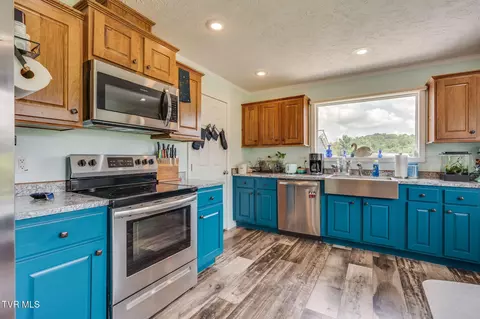Kitchen - 715 Dunham Road Chuckey Tn 37641, Chuckey, TN 37641 photo 3 of 4