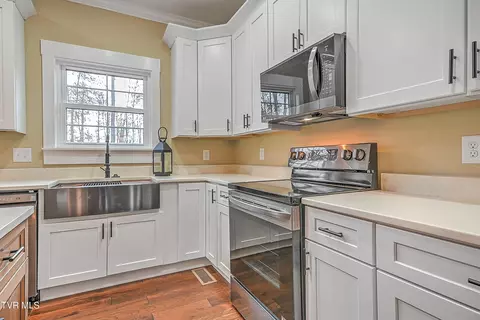 Kitchen - 144 Rosecliff Drive Fall Branch Tn 37656, Fall Branch, TN 37656 photo 4 of 7