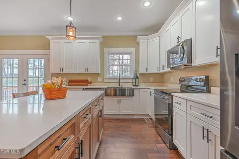 Kitchen - 144 Rosecliff Drive Fall Branch Tn 37656, Fall Branch, TN 37656 photo 3 of 7