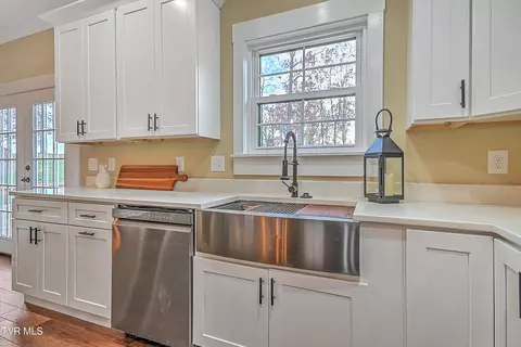 Kitchen - 144 Rosecliff Drive Fall Branch Tn 37656, Fall Branch, TN 37656 photo 5 of 7