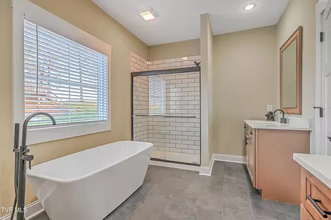 Bath - 144 Rosecliff Drive Fall Branch Tn 37656, Fall Branch, TN 37656 photo 4 of 6