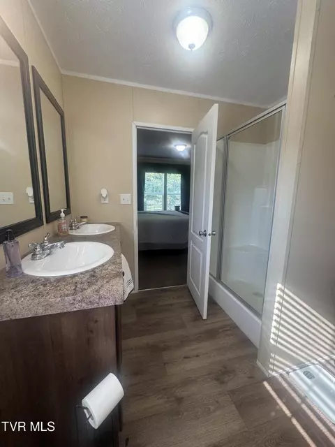 Bath - 205 Green Meadows Lane Erwin Tn 37650, Erwin, TN 37650 photo 2 of 3