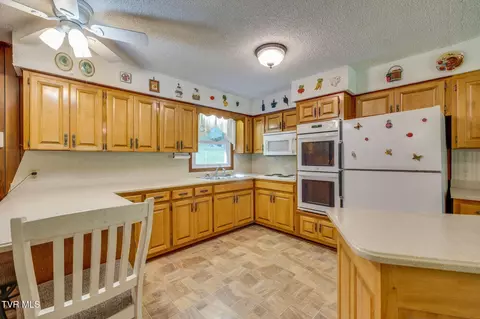 Kitchen - 175 Robert Rice Road Erwin Tn 37650, Erwin, TN 37650 photo 2 of 4