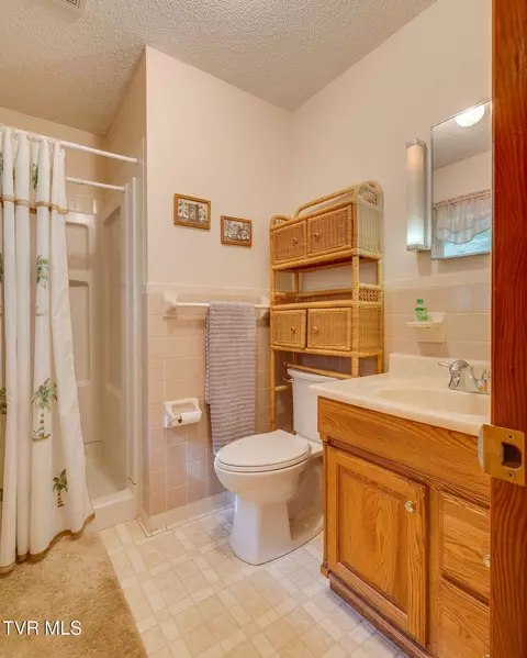 Bath - 175 Robert Rice Road Erwin Tn 37650, Erwin, TN 37650 photo 1 of 2