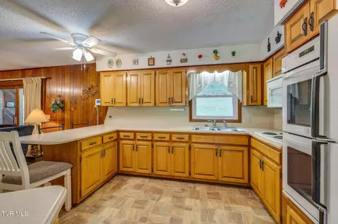 Kitchen - 175 Robert Rice Road Erwin Tn 37650, Erwin, TN 37650 photo 4 of 4