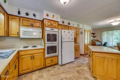 Kitchen - 175 Robert Rice Road Erwin Tn 37650, Erwin, TN 37650 photo 3 of 4