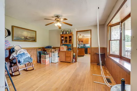 Dining - 145 Escape Mountain Road Hampton Tn 37658, Hampton, TN 37658 photo 1 of 1