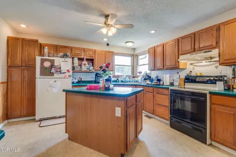 Kitchen - 145 Escape Mountain Road Hampton Tn 37658, Hampton, TN 37658 photo 2 of 2