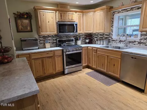 Kitchen - 214 Elliott Avenue Erwin Tn 37650, Erwin, TN 37650 photo 2 of 4
