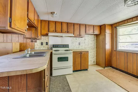 Kitchen - 1108 1112 South Walnut Drive Erwin Tn 37650, Erwin, TN 37650 photo 2 of 7