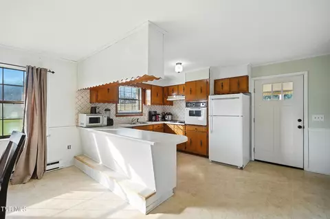 Kitchen - 129 Glendale Road Limestone Tn 37681, Limestone, TN 37681 photo 3 of 4