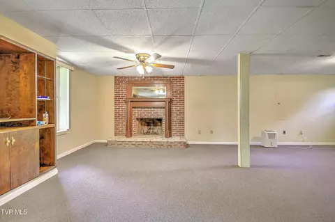 Living - 224 Galway Road Bristol Tn 37620, Bristol, TN 37620 photo 6 of 7