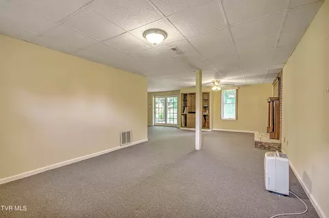Living - 224 Galway Road Bristol Tn 37620, Bristol, TN 37620 photo 5 of 7