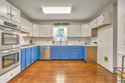 Kitchen - 224 Galway Road Bristol Tn 37620, Bristol, TN 37620 photo 2 of 5