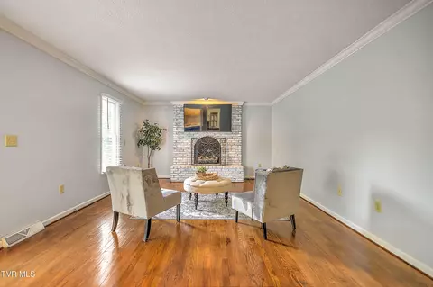 Living - 224 Galway Road Bristol Tn 37620, Bristol, TN 37620 photo 3 of 7
