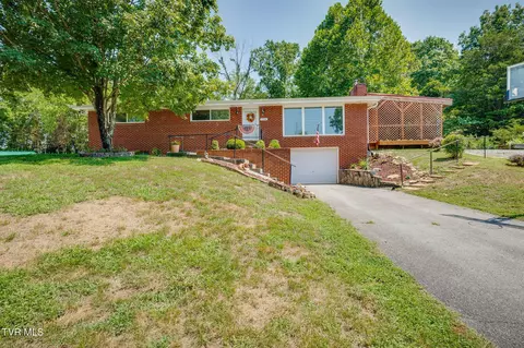1744 Whispering Hills Drive Kingsport Tn 37660, Kingsport, TN 37660