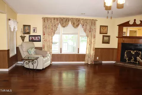 Living - 2004 Derby Road Appalachia Va 24216, Appalachia, VA 24216 photo 2 of 2