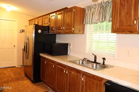 Kitchen - 2004 Derby Road Appalachia Va 24216, Appalachia, VA 24216 photo 5 of 7