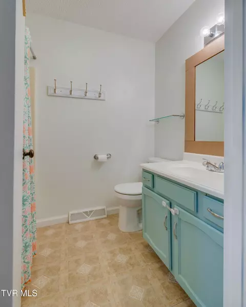 Bath - 178 Greyland Drive Gray Tn 37615, Gray, TN 37615 photo 2 of 2