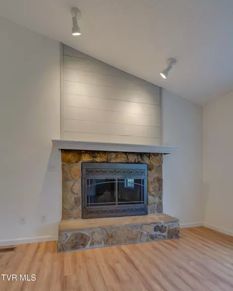 Living - 178 Greyland Drive Gray Tn 37615, Gray, TN 37615 photo 6 of 7