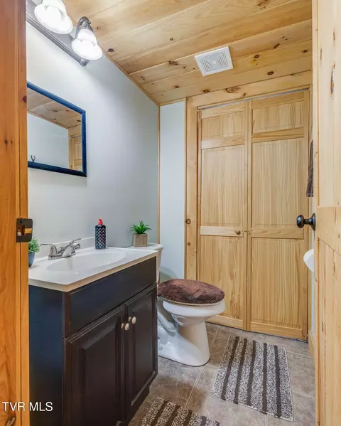Bath - 505 Escape Mountain Road Hampton Tn 37658, Hampton, TN 37658 photo 1 of 3