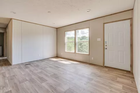 Living - 2145 Oakwood Road Midway Tn 37809, Midway, TN 37809 photo 3 of 3