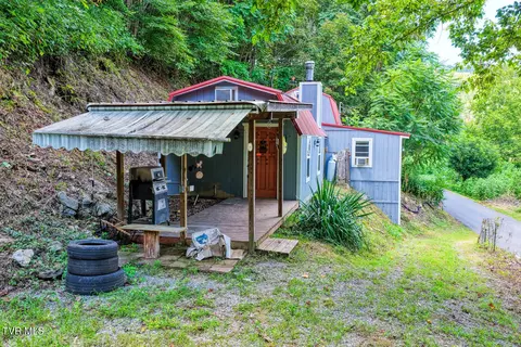 Exterior - 4026 Horton Ford Road Eidson Tn 37731, Eidson, TN 37731 photo 2 of 10