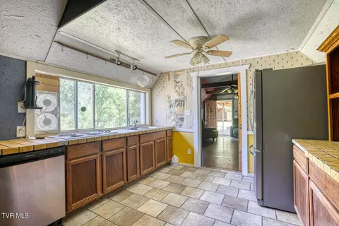 Kitchen - 4026 Horton Ford Road Eidson Tn 37731, Eidson, TN 37731 photo 1 of 2