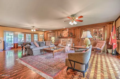Living - 733 Windmill Circle Bristol Va 24201, Bristol, VA 24201 photo 6 of 15