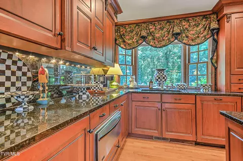 Kitchen - 733 Windmill Circle Bristol Va 24201, Bristol, VA 24201 photo 11 of 11